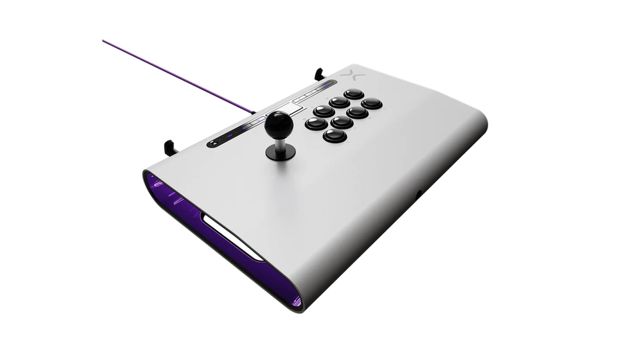 Weißer Victrix Pro FS Arcade Stick aus Aluminium mit schwarzem Hebel und schwarzen Tasten.